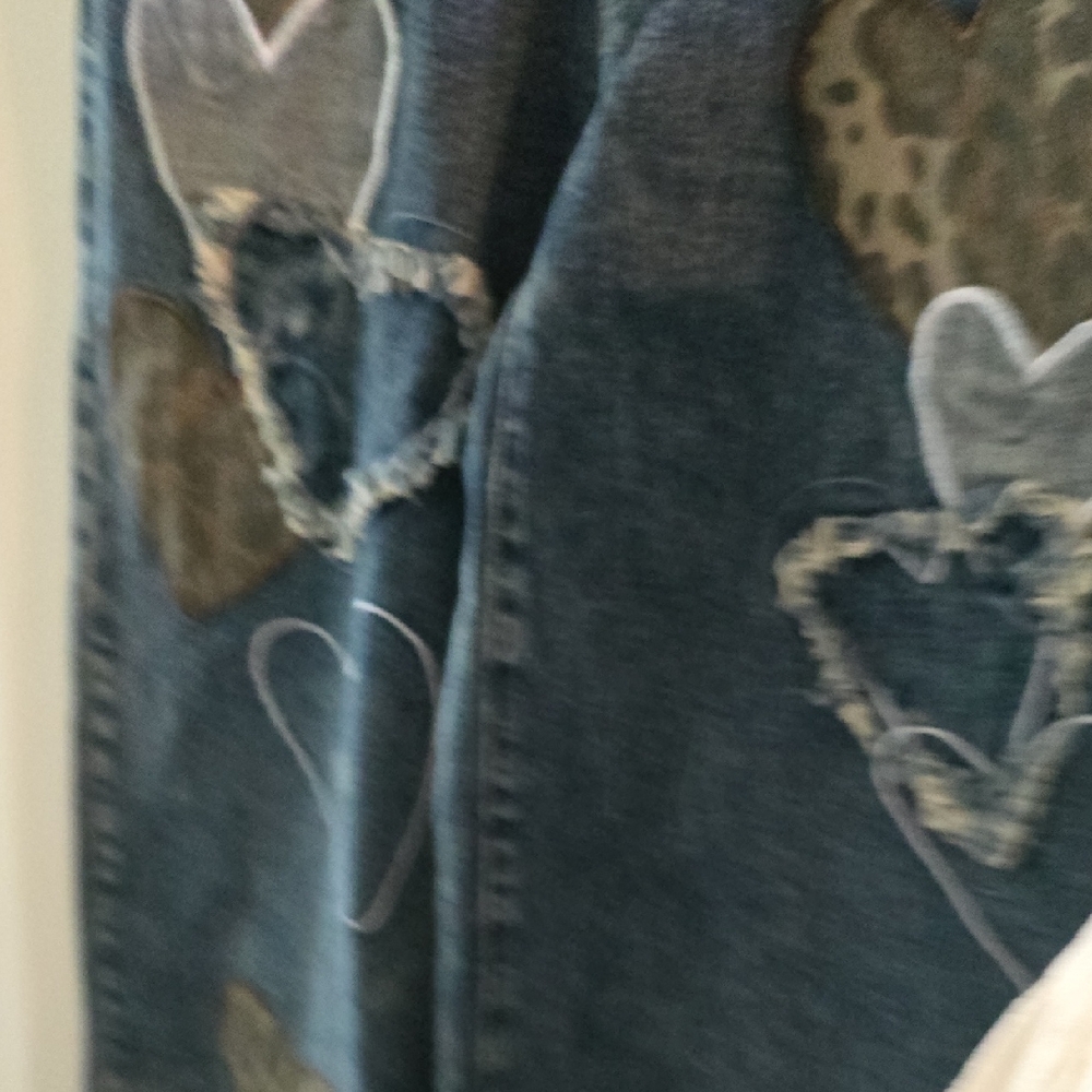 Wide Leg Heart Patch Jeans in Washed Blue - Picture 5 of 7